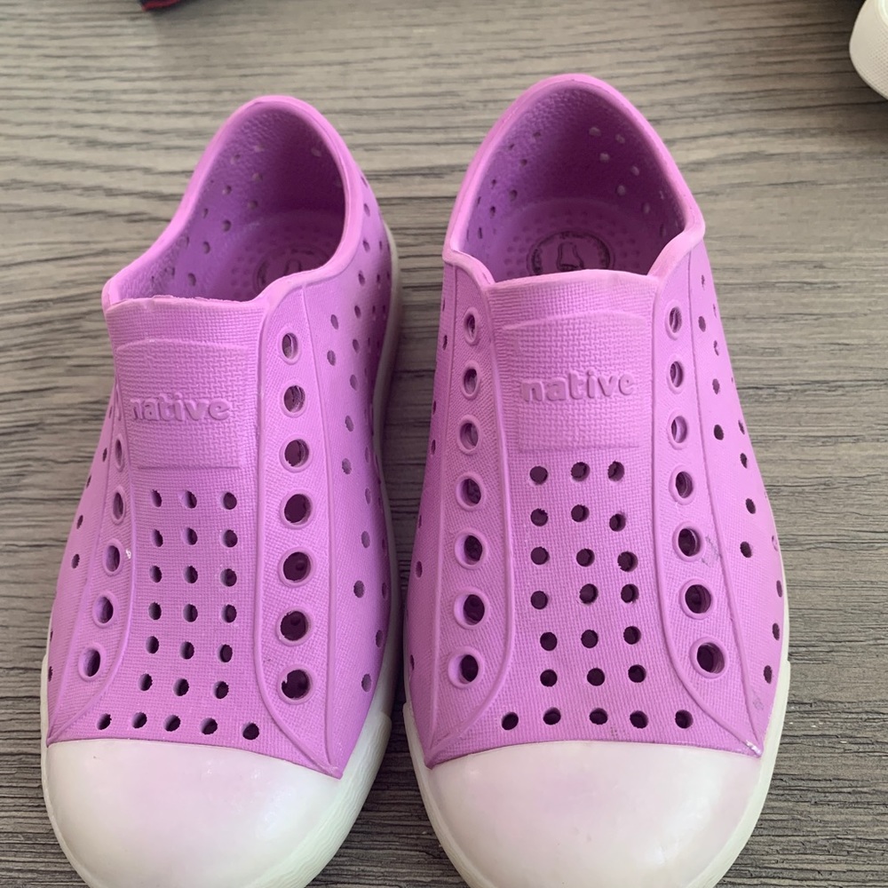 Native pink shoes
